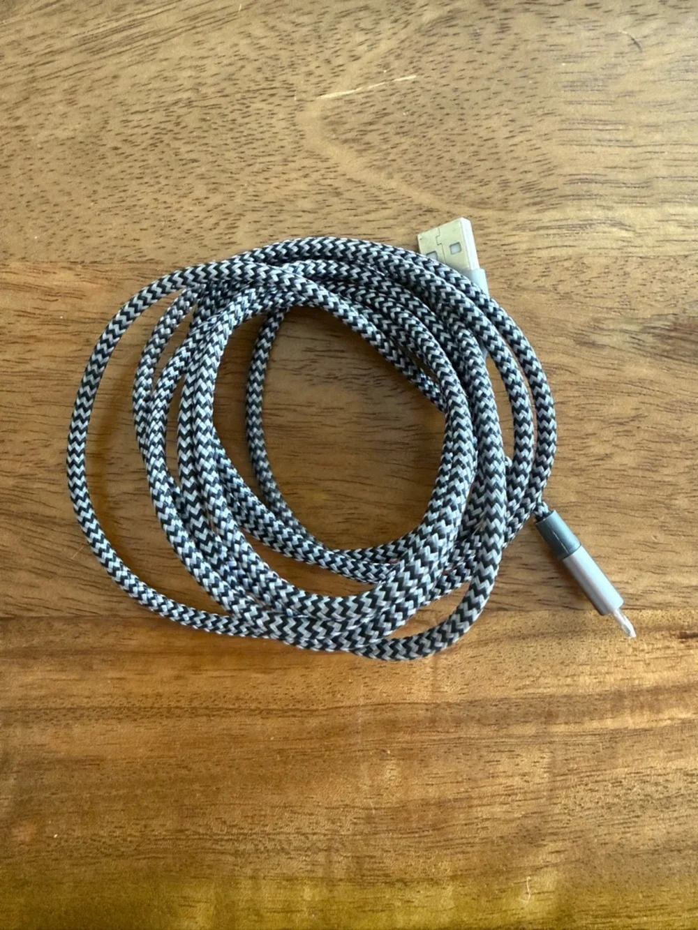 DEWALT Heavy Duty Nylon Braided Lightning to USB Cable - Yellow/Black